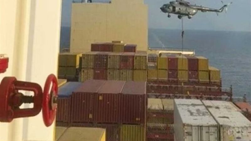 إيران تحتجز سفينة مملوكة لرجل أعمال صهيوني في مضيق هرمز 