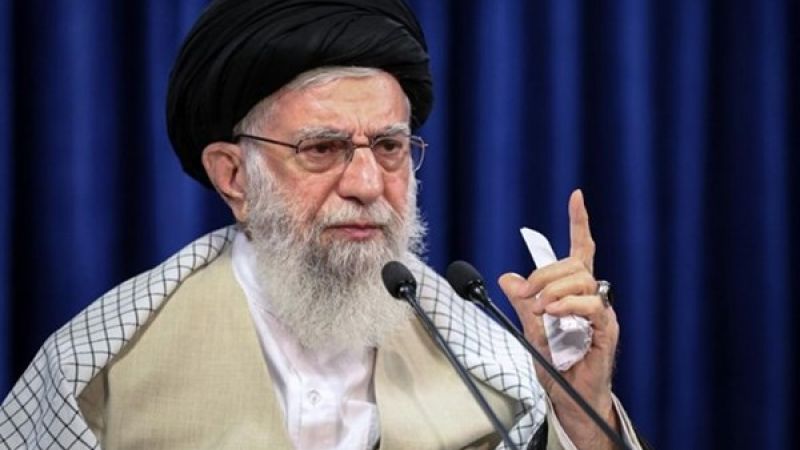 الامام الخامنئي يرد على التهديدات السخيفة لترامب: ستدفعون ثمنا باهضا 